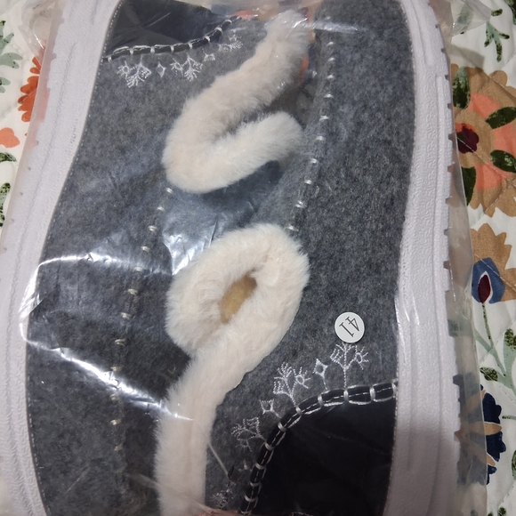 Cozy Grey Faux-Sherpa Ankle Booties - Picture 3 of 3